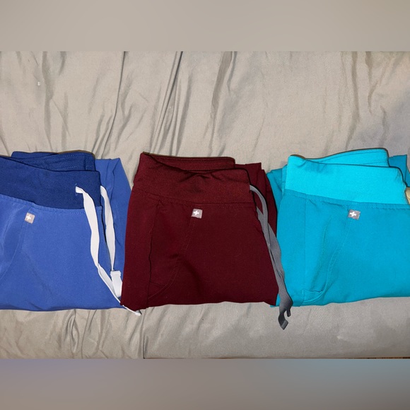 3 pairs of xxs figs joggers asking $100, barely worn. - Picture 4 of 4